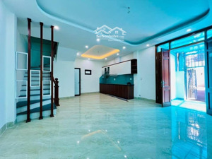 bán gấp căn nhà di ái hoài đức 45m2 x 5tầng lô góc hiện đại full công năng