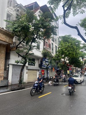 chỉ nhỉnh 11 tỷ có nhà hào nam, oto tránh cách 20m, dt40m2, 5 tầng, thang máy, mt 4m, nhà mới.