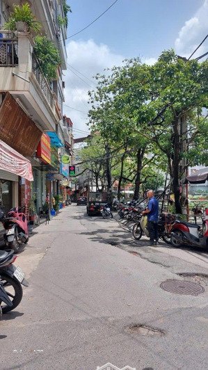 bán nhà mặt ngõ phú diễn, 50m2 ô tô tránh, kinh doanh sầm uất nhà xây chắc chắn.