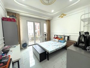 nhà đẹp - hẽm số 1 - đường cầu xéo - ngay công viên.dt 4x18m,2 lầu,st - hẽm 8m thông
