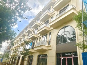 liền kề 5 tầng trung tâm phố chợ quán toan, nhận nhà ngay, ở được, kinh doanh được giá từ 5.5 tỷ