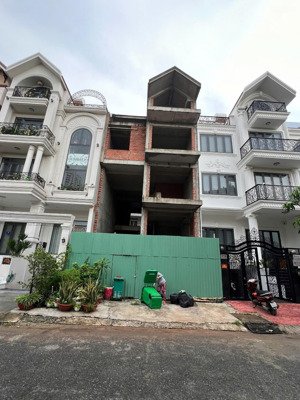 bán căn thô biệt thự kdc him lam p tân hưng dt:7,5x20 giá 44 tỷ đối diện hồ sinh thái lh:091177588