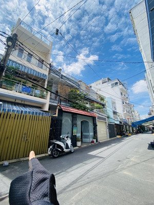 nhà đẹp 4 tầng 5pn - hẻm to 6m đường nhựa - thoại ngọc hầu - gần bigc - sổ vuông a4 - dân trí cao