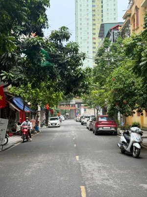 bán gấp nhà mặt ngõ 108 trần phú cạnh ga tàu điện đường 3 ô tô tránh vỉa hè kinh doanh giá đầu tư