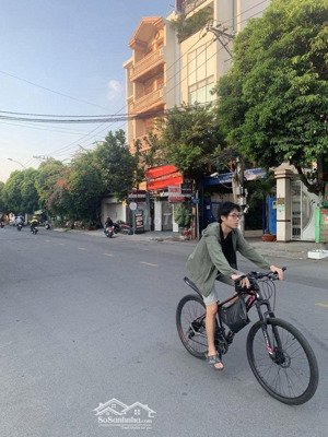 27tỷ, 6.6x 23m vị trí đắt địa .nhà cấp 4 mặt tiền dương đức hiền,q. tân phú .