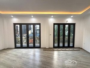 nhà 6 tầng phố ngọc lâm- nguyễn văn cừ- long biên. dt 70m2 x mt 5,6m. ô tô vào nhà. giá bán 13.6 tỷ