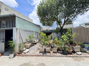 bán đất tặng nhà cấp 4. dt: 106m2 (4.5x 23.5m) thổ cư: 73m2. đường 4m. gần cụm trường cấp 1-2 dĩ an