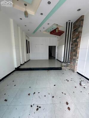Cho thuê nhà 1 trệt 2 lầu mặt tiền đường trần hoàng na