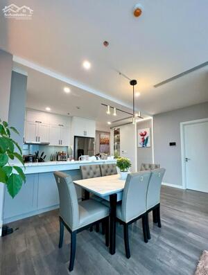 Chính chủ bán chung cư 100m2,3pn giá 7,5 tỷ toà 173 Xuân Thuỷ-LH 0888486262.