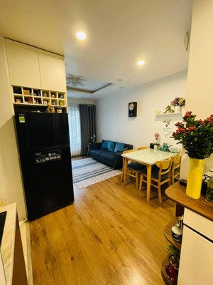 tôi chính chủ bán căn 56m2 giá 4.x tỷ. sổ đỏ: chung cư 60 nguyễn đức cảnh. liên hệ 