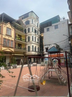 bán nhà hồng hà hai mặt thoáng trước sau đối diện sân chơi 5m ra ô tô tránh