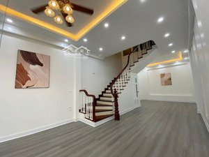 chính chủ bán nhà phân lô oto trung yên trung hoà dt 42m2x6t cực đẹp. gần phố. hiếm hơn 17 tỷ.