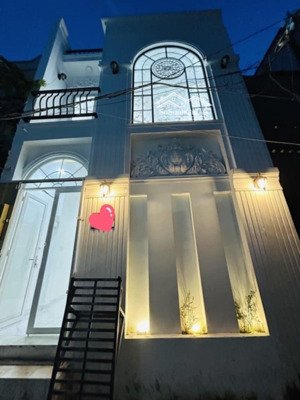 bán nhà đường huỳnh tấn phát,tân thuận đông, quận 7. 4.7mx10( nở hậu 4.8m), giá 5,5 tỷ.