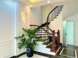 cho thuê nhà nguyên căn 5 tầng tại mai chí thọ, việt hưng ô tô đỗ cửa, làm văn phòng, ở hộ gđ