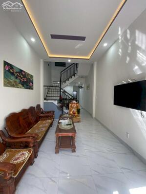 Căn nhà toạ lạc ngay gần đường Trường Chinh, Thanh Khê , Đà Nẵng, tuy là kiệt nhưng đường rộng 9m, lề 4m