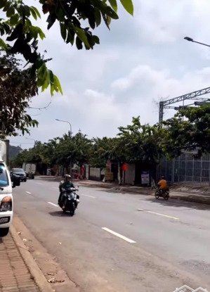 bán nền nhựa kinh doanh ql 56 p xuân tân cũ , nay p hàng gòn mới ,đồng nai