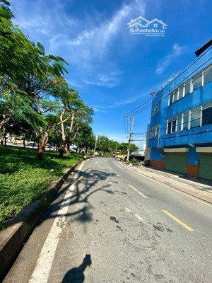 + mặt tiền đại lộ võ văn kiệt + kinh doanh hay mở văn phòng đều phù hợp.