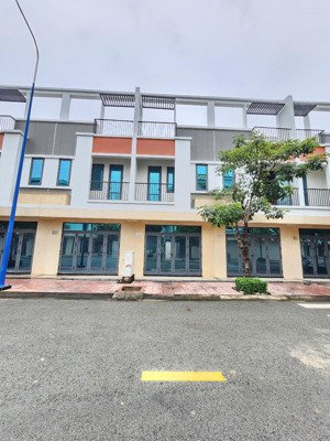 bán nhà 1 trệt 1 lầu hoàn công gần chợ bình phước b chỉ 200m p.bình chuẩn tp.thuận an ( 2,7 tỷ)