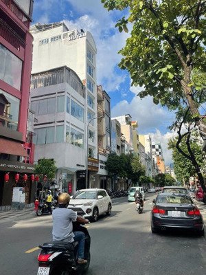 bán nhà mặt tiền đường bùi hữu nghĩa,phường 7, quận 5, vị trí kinh doanh cực đẹp, 4.2x18,trệt 3 lầu