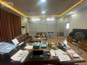 Bán nhà ở Đinh Tiên Hoàng, phù hợp kinh doanh văn phòng, đường rộng 5m5