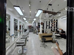 chính chủ cho thuê nhà 60m*5 tầng, mt 6.5m, phố trần quý kiên cầu giấy, giá 40 triệu.