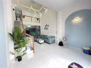 bán nhà mới xe hơi ngủ trong nhà dt khủng đường nhựa kinh doanh đường phạm hùng