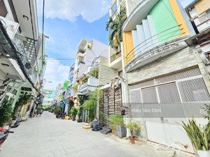 nhà mặt tiền giáp quận 1, 5 tầng, đang cho thuê chdv