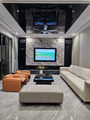 nhà xây mới - dt 50m2 x 7 tầng, 5 pn - thang máy - 50m ra đường ô tô tránh - gần văn miếu.