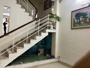 bán nhà 2.5 tầng đường 5m5 hồ biểu chánh sát phan đăng lưu. dt 52m2 trục thông kdoanh buôn bán ở to