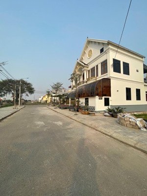 cần tiền bán gấp mảnh đất lô góc đấu giá sát khu công nghiệp vsip 100m mặt tiền 8.15m kinh doanh