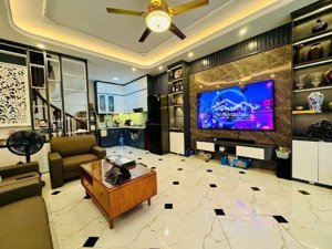 bán nhà riêng tam trinh,trung tâm quận hoàng mai.vị trí đẹp 5 tầng,mặt tiền 5m.nhỉnh 8 tỷ.