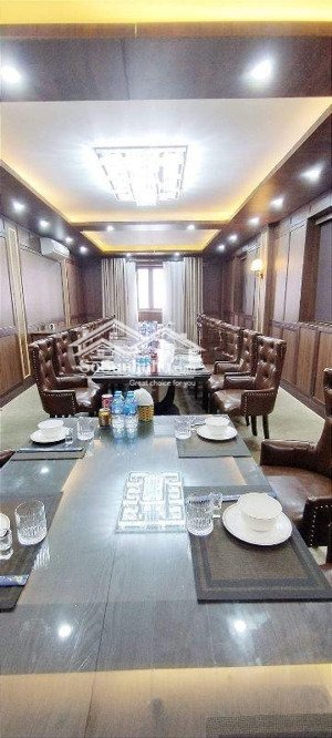 bán building 9 tầng mặt phố hoà mã dt 190m2 , mt 7,5m vuông vắn , 2 mặt thoáng