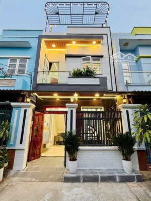 nhà 1 lầu hẻm 1 trục tx31 gần ngay uỷ ban - gần ngã tư ga - khu vip. dt. 4.8m x 11m . giá tốt .