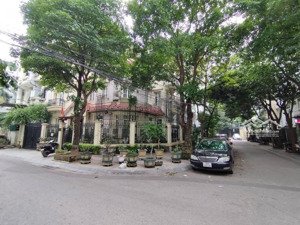 xuân thuỷ - 154m - 4 tầng - mặt tiền 18m - 39 tỷ - lô góc - ô tô tránh - ngõ thông - vị trí đẹp