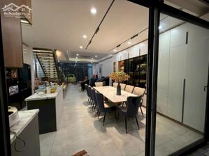 Bán nhà mặt phố Kim Đồng 65m2 vỉa hè rộng kinh doanh tốt sổ đẹp 27 tỷ