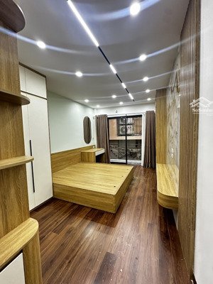 bán nhà phố hồ tùng mậu, cách phố 50m. ngõ rộng thông thoáng, tổng 3 p. ngủ nội thất đầy đủ.