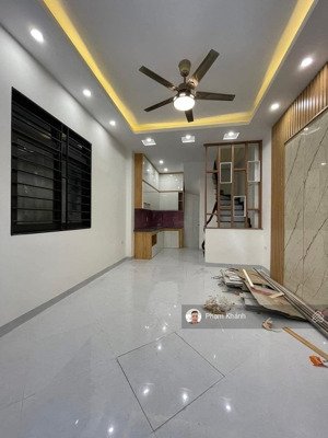 la phù 35m 5 tầng - 2 mặt thoáng - ô tô đỗ cổng .nhỉnh 4 tỷ