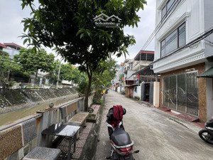 ngõ ô tô -- phân lô thẳng tắp -- nhà đẹp dân xây 7 tỷ -- hàng hiếm đầu tư