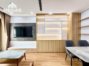 cho thuê căn hộ 1 ngủ bancol full nội thất đường lạc long quân tây hồ - giá mềm ô tô tránh nhau