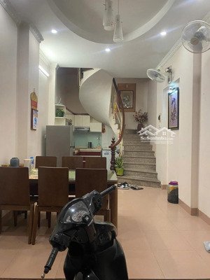 bán gấp nhà vào ở luôn đào tấn, vài bước chân ra mặt phố, diện tích 34,7m - 5 tầng - mặt tiền 3,31m