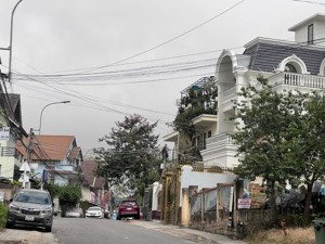 bán nhà phố mặt tiền kqh yersin p10, đà lạt.