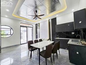 GIẢM :120.TRIỆU CÒN : 2TỶ.590 TRIỆU NHÀ 1 TRỆT 1 LẦU – SÂN Ô TÔ THỒ CƯ