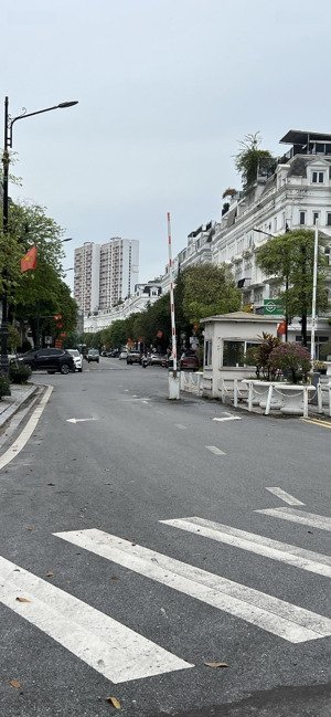 bán nhà lk louis city lê quang đạo kéo dài. 5t, mt 5m, 100m2. sđcc. giá 30.5 tỷ