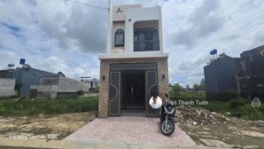 nhà đẹp mặt tiền đường nhựa 12m, ngay chợ, trường, khu công nghiệp. kề bên cầu lớn hóc môn