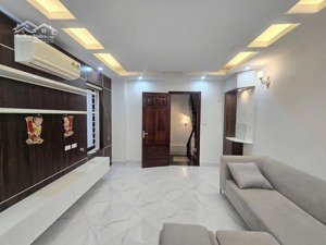 siêu phẩm phố 8/3 trung tâm hai bà trưng giá chỉ 7,3 tỷ dt 40m2; xây 5 tầng nhà mới ở ngay