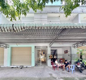 bán cặp trọ ở tt lai uyên bàu bàng. cắt lỗ nên giá chỉ còn 1,15 tỷ/dãy. thu nhập 15tr/tháng 2 dãy