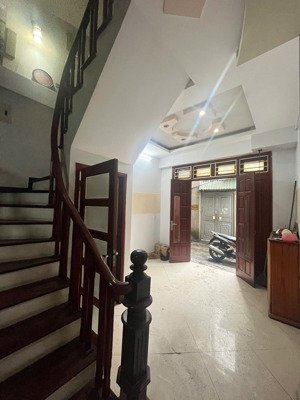 nhà đẹp yên hoà, cầu giấy, 5 tầng, 40m², ngõ rộng, vài bước ra phố, giá chỉ 9 tỷ
