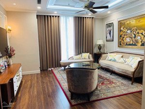 chính chủ cần bán gấp căn hộ 3 pn tầng trung full đồ giá có thương lượng 