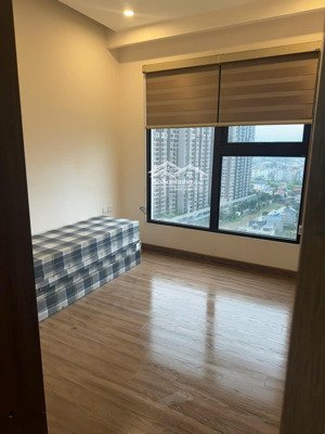 cần bán căn 3 ngủ toà sp skyoasis 84m thông thuỷ giá 5.8 tỷ bao phí lh 