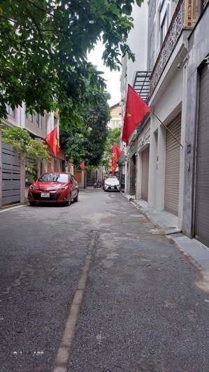 bán nhà tây hồ 2 thoáng phân lô ô tô vào ba bước ra hồ tây giá 29.x tỷ. lh: 